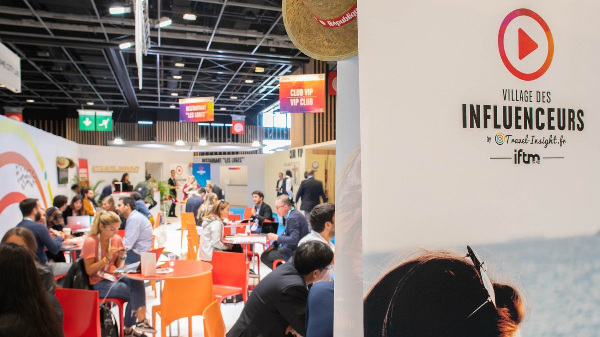 Le Village des Médias by Travel-Insight à IFTM : espace d'échange entre marques du tourisme, médias et créateurs de contenus