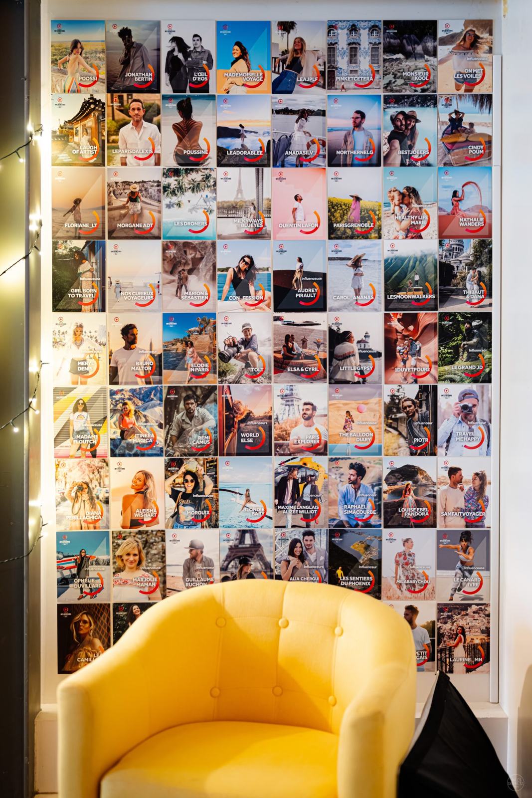 Mur de campagnes d'influence voyage affichées dans les bureaux de Travel-Insight