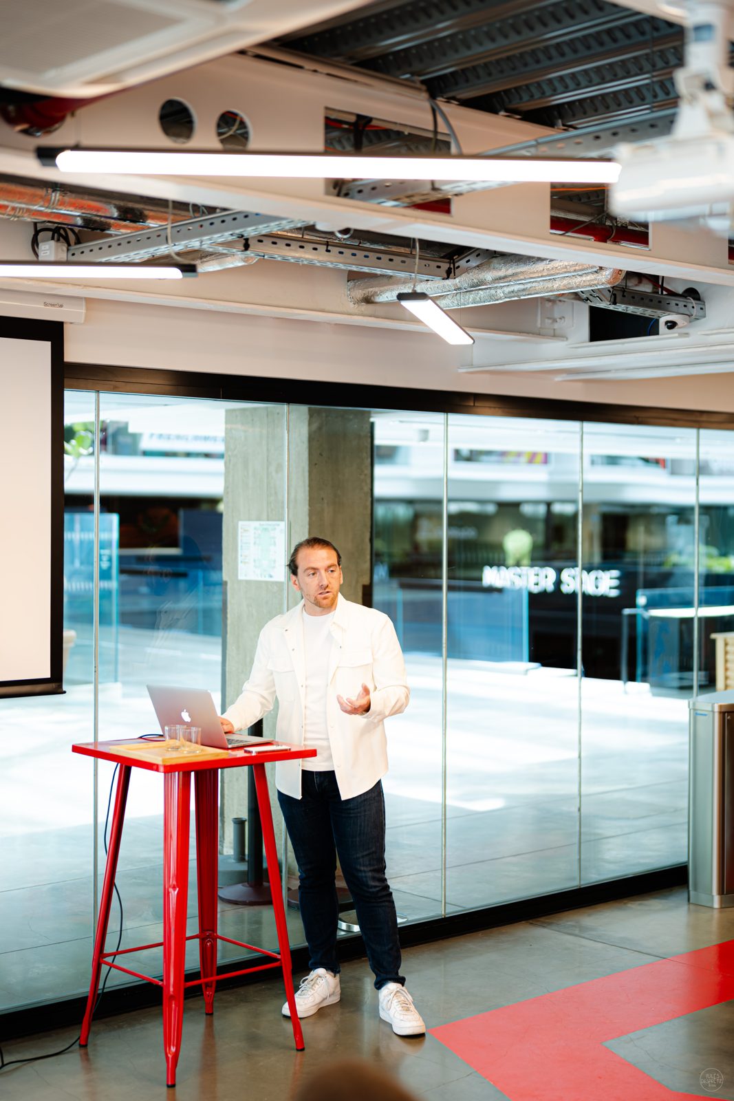 Prise de parole du fondateur de Travel-Insight lors d'une formation marketing tourisme