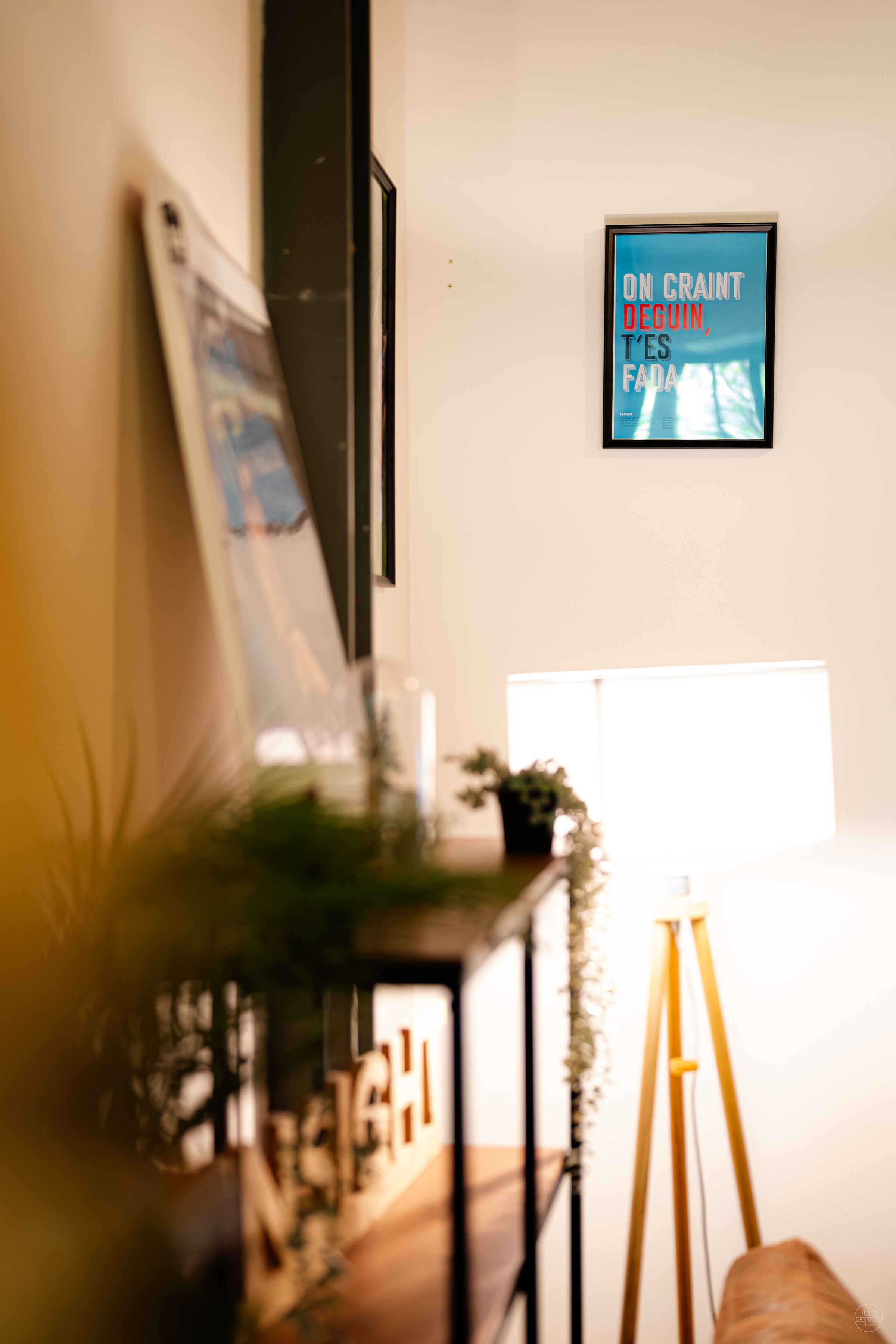 Espace de travail de l'agence Travel-Insight, ambiance lumineuse